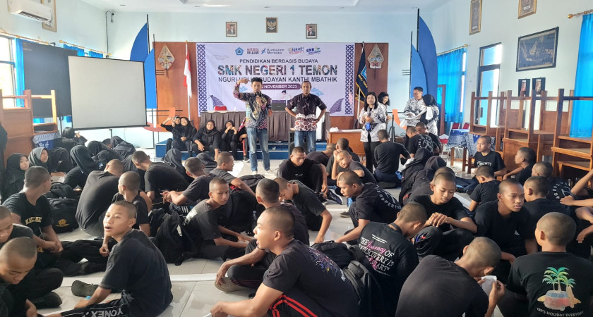 Gambar Utama untuk: Taruna SMKN 1 Temon Ikuti Kegiatan Pendidikan Berbasis Budaya Membatik