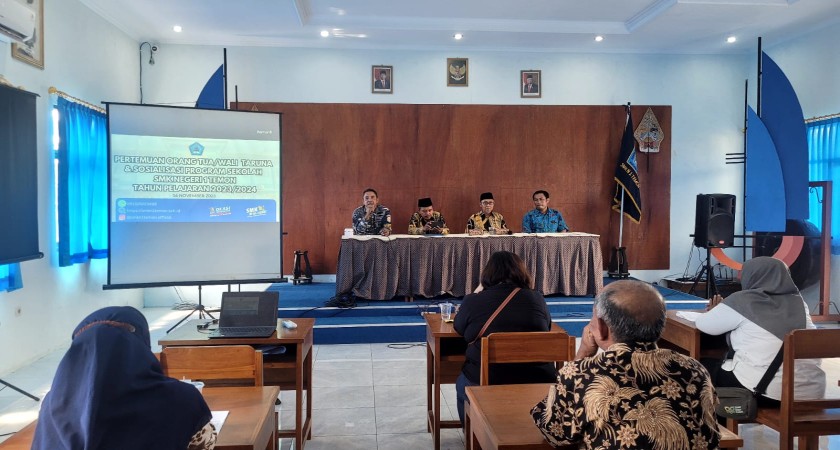 Gambar Utama untuk: Jalin Silaturahim dengan Orang Tua Taruna SMKN 1 Temon dalam Rangka Sosialisasi Program Sekolah