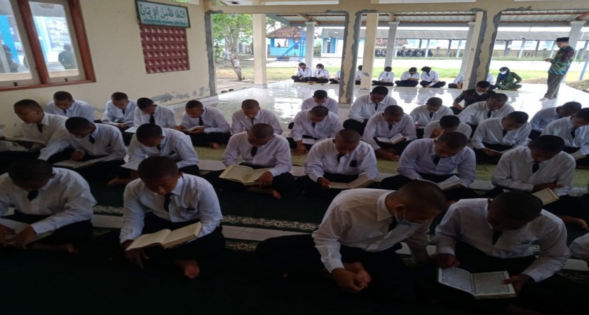 Gambar Utama untuk: Pembinaan akhlak mulia dan budi pekerti luhur