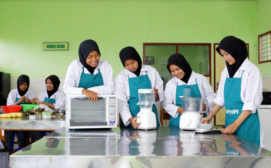 Gambar Utama untuk: Agribisnis Pengolahan Hasil Perikanan (APHPi)